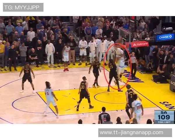 勇士调侃巴恩斯三分球失准如16年重现赛场瞬间