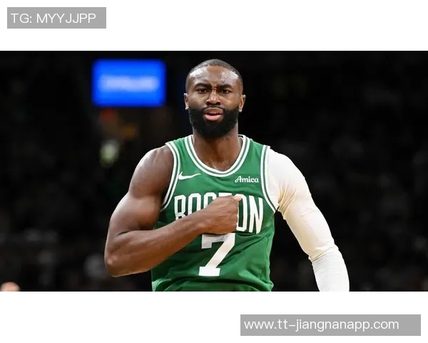 凯尔特人半场领先活塞杰伦布朗表现出色康宁汉姆努力追分