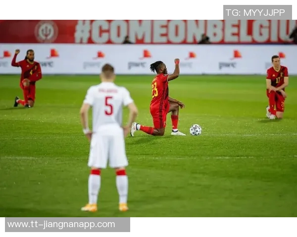 英超球员本周赛前首次单膝下跪共同反对种族歧视行动