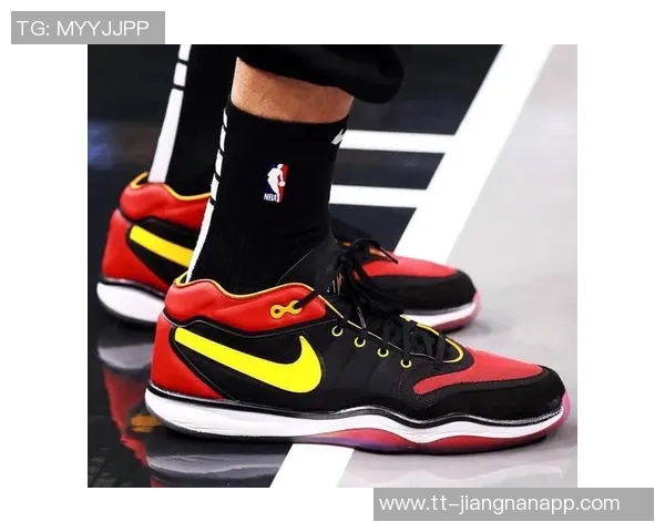 杨瀚森新秀赛个人PE鞋款灵感来源于篮球与PS5的完美结合